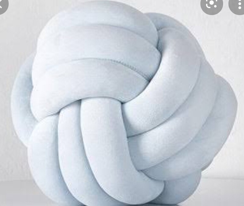 KNOTTED VELVET PILLOWS 