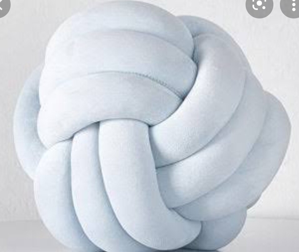 KNOTTED VELVET PILLOWS 