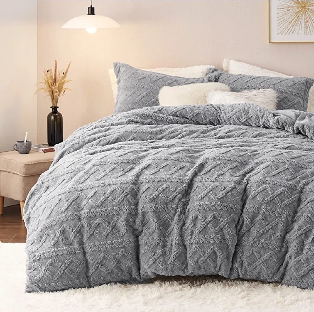 GEOMETRIC FLEECE COMFORTER 