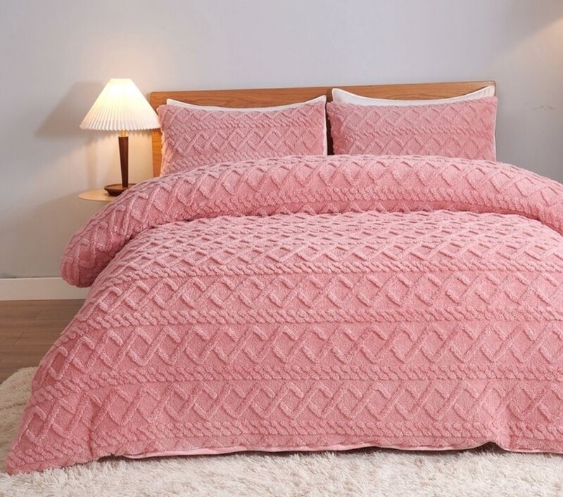 GEOMETRIC FLEECE COMFORTER 