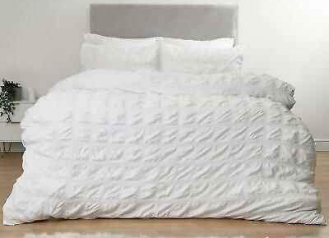 SATIN FRILLED COMFORTER SET