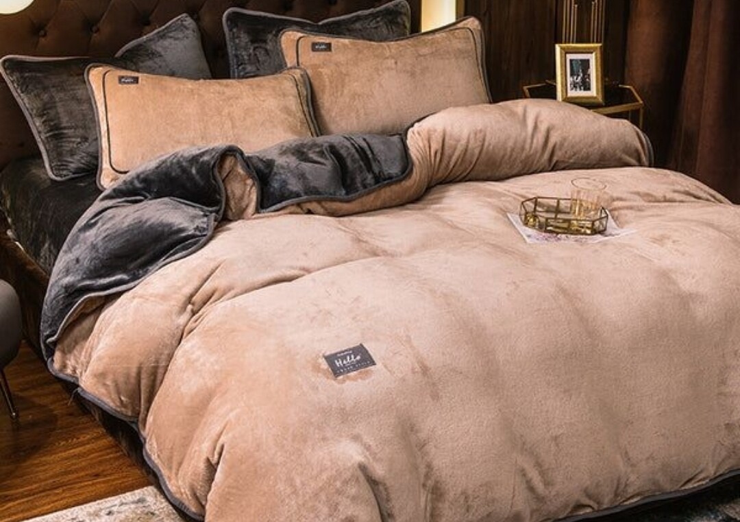 VELVET REVERSIBLE COMFORTER SET