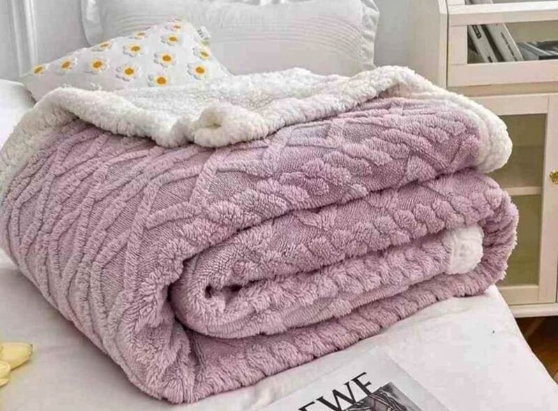GEOMETRIC SHERPA BLANKET