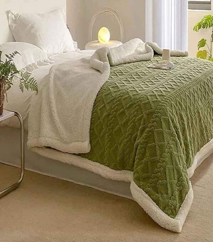 GEOMETRIC SHERPA BLANKET