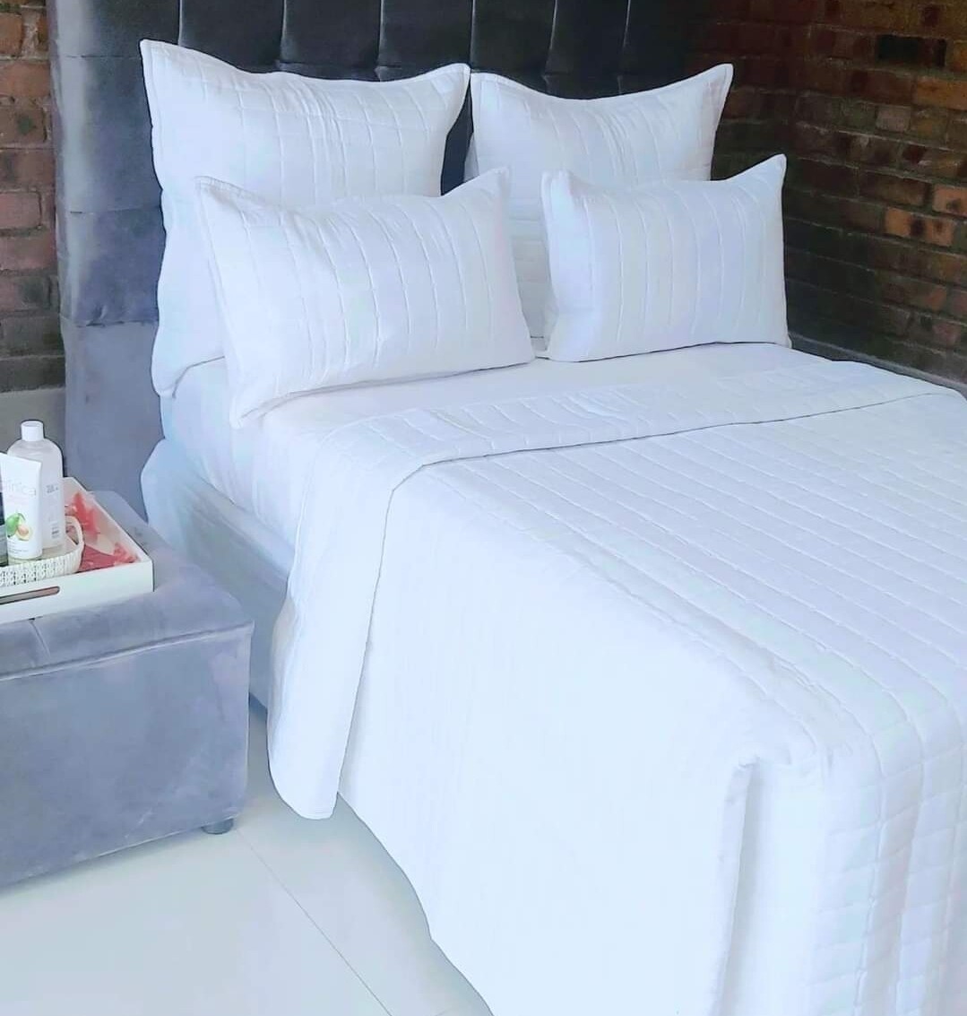 DOLPHIN BLOCK QUILTED BEDDING SET