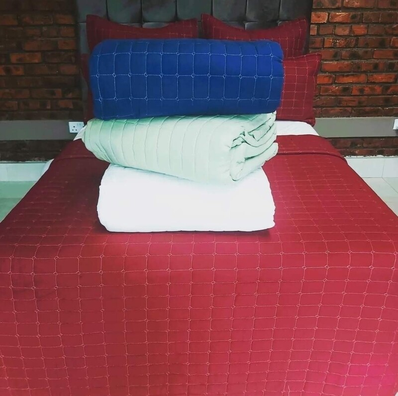 DOLPHIN BLOCK QUILTED BEDDING SET