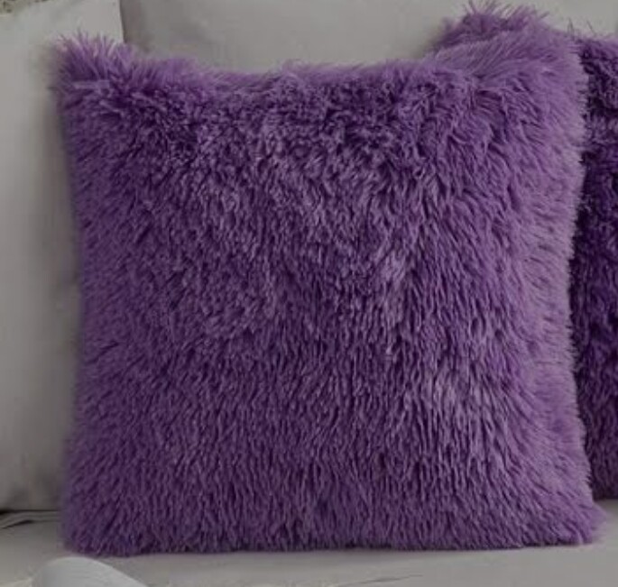 FLUFFY SCATTER PILLOW