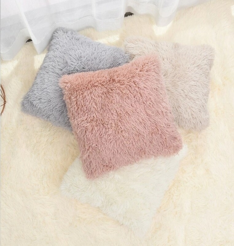 FLUFFY SCATTER PILLOW