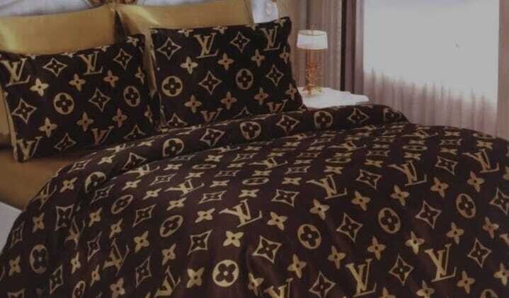 LV COMFORTER SET