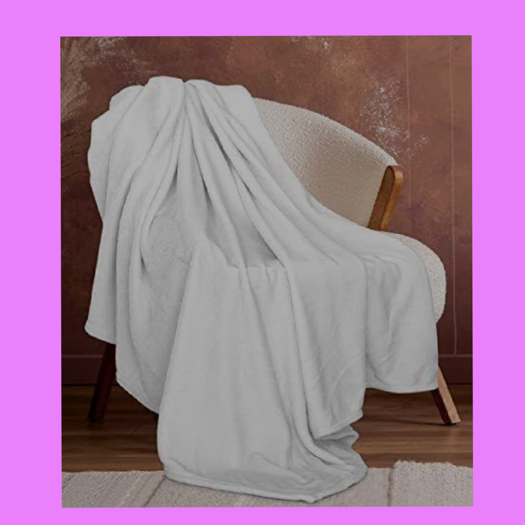 WHITE FLEECE BLANKET