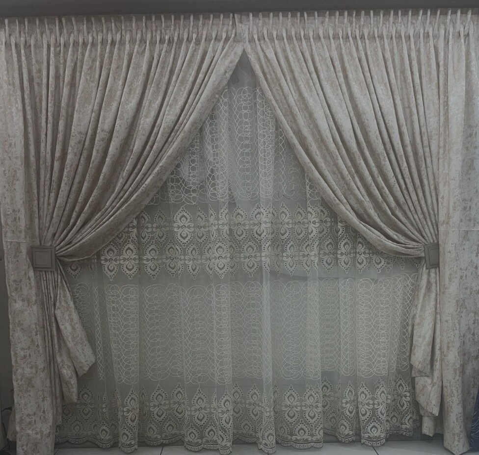 GOLD FOIL CURTAIN SET- 3M