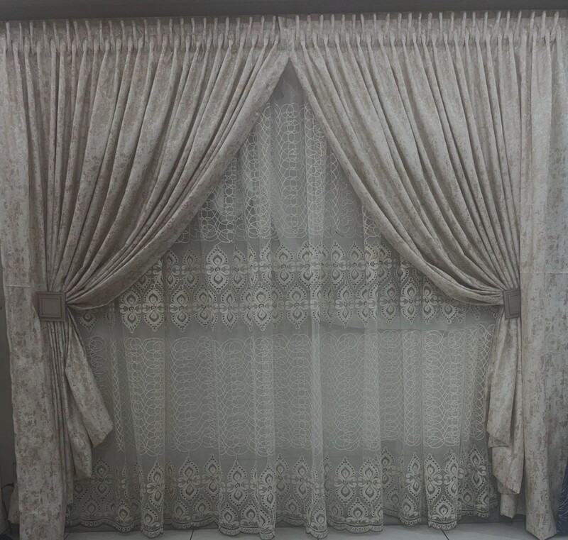 GOLD FOIL CURTAIN SET- 3M