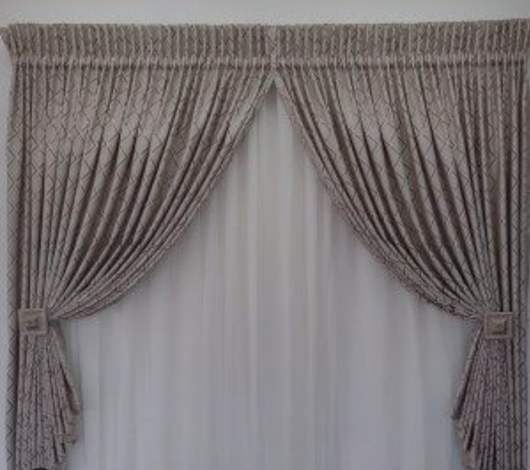 DIAMOND STUD CURTAIN SET 5M- GOLD