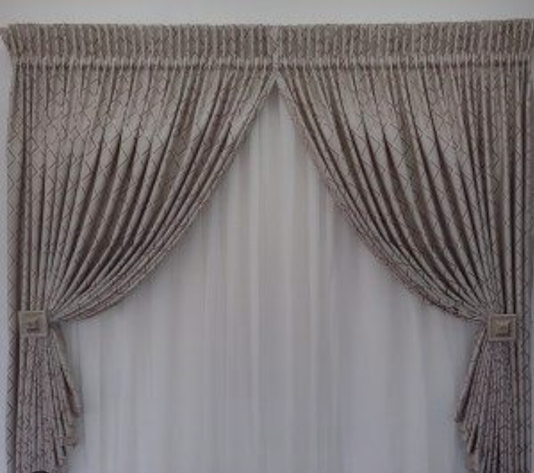 DIAMOND STUD CURTAIN SET 3M- GOLD