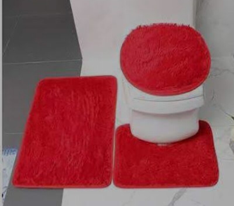 RED FLUFFY BATHROOM SET
