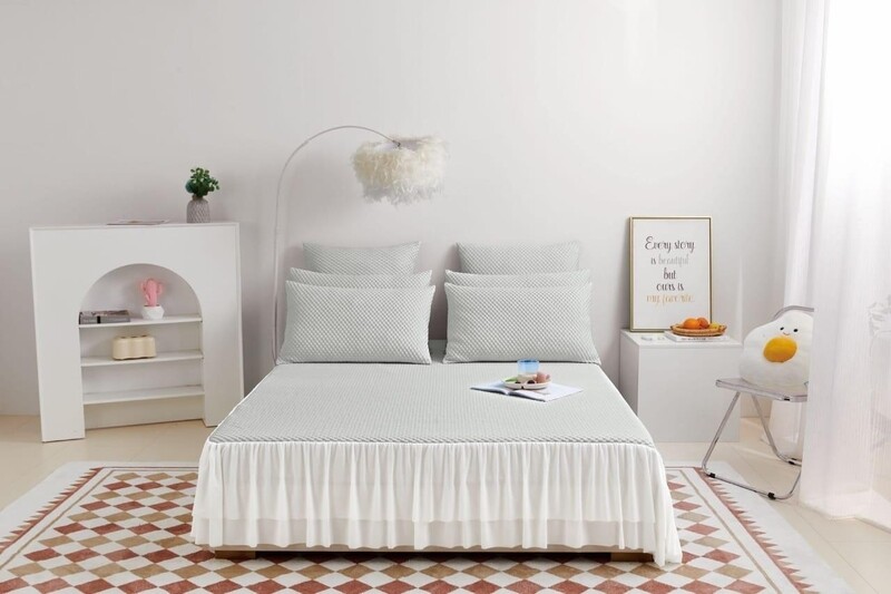 VELVET FRILLED QUILT SET