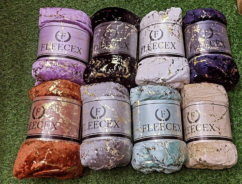MARBLE FLEECE THROWS
