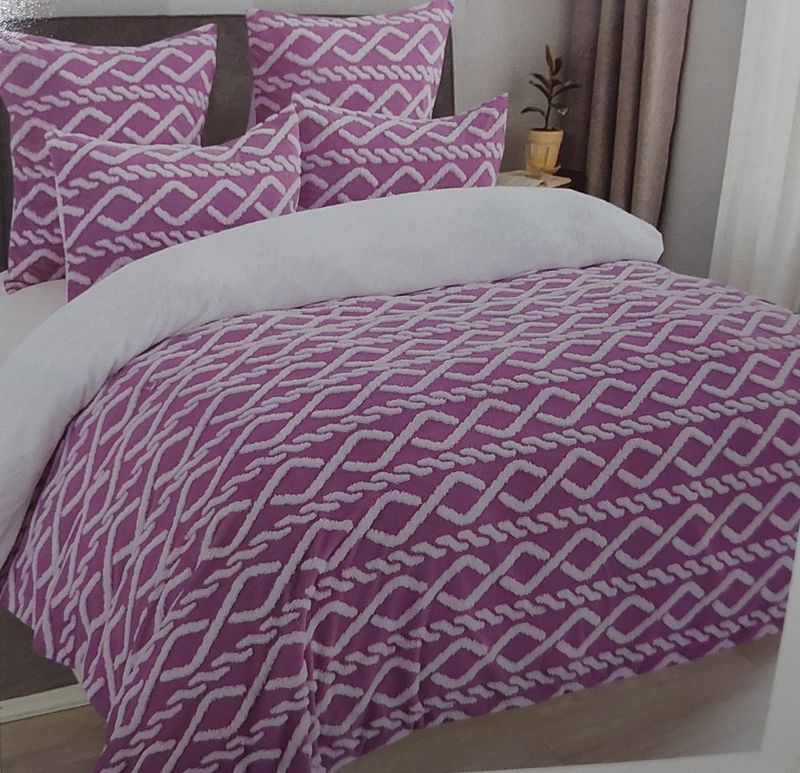 CONTRAST FLEECE COMFORTER 