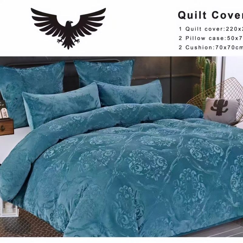 EMBOSSED VELVET FLEECE COMFORTER SET