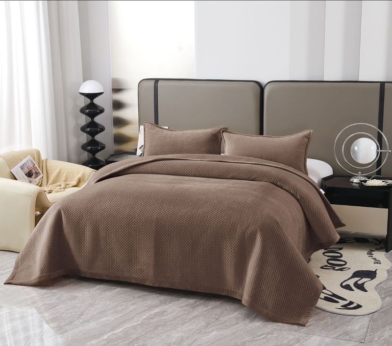 VELVET WAFFLE QUILT SET