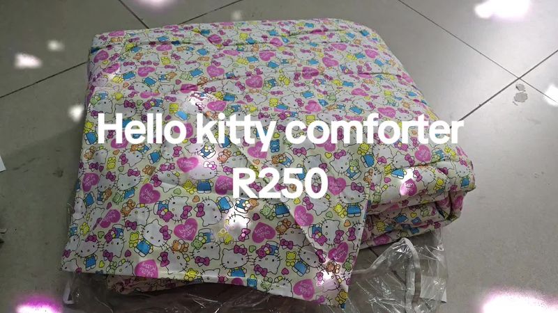 HELLO KITTY COMFORTER