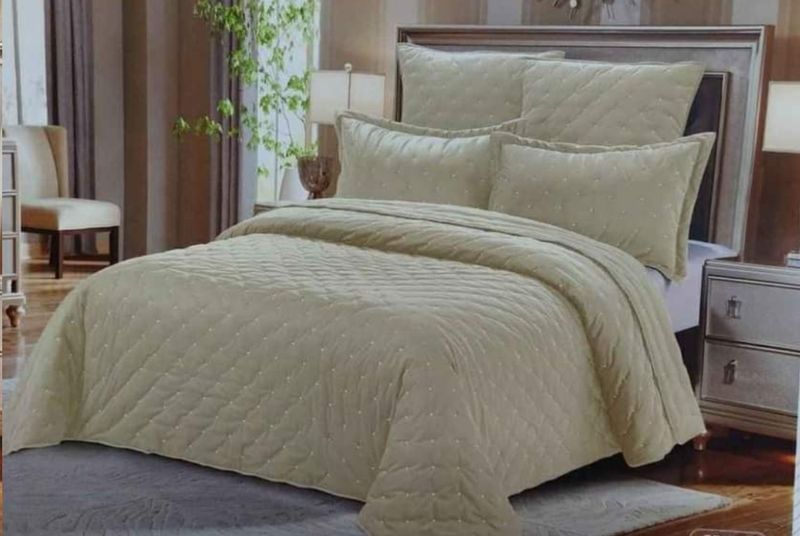 VELVET TUFFED LUXURY QUILT SK