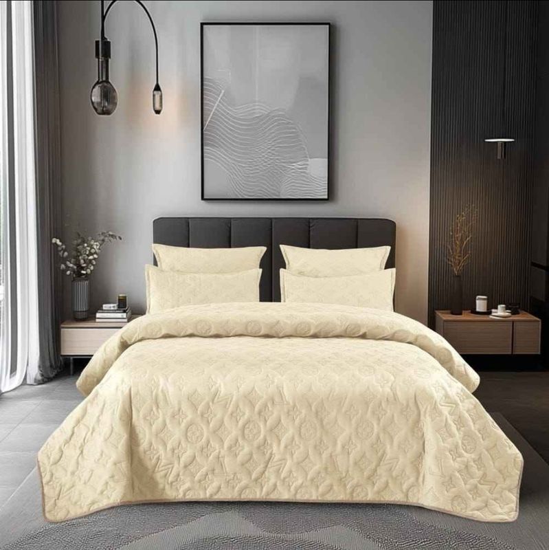 FASHION EMBOSSED QUILT SET