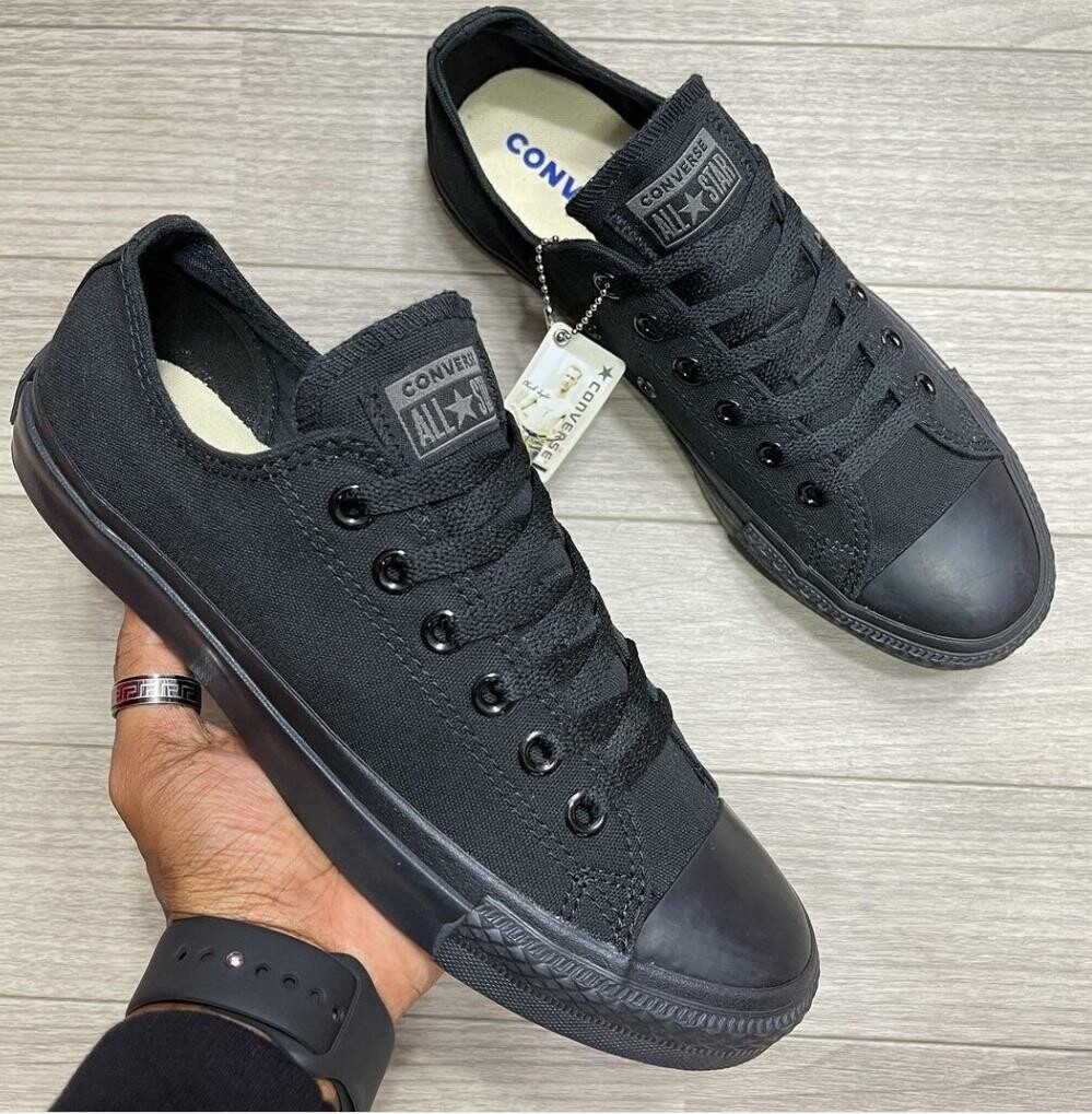 Converse all black