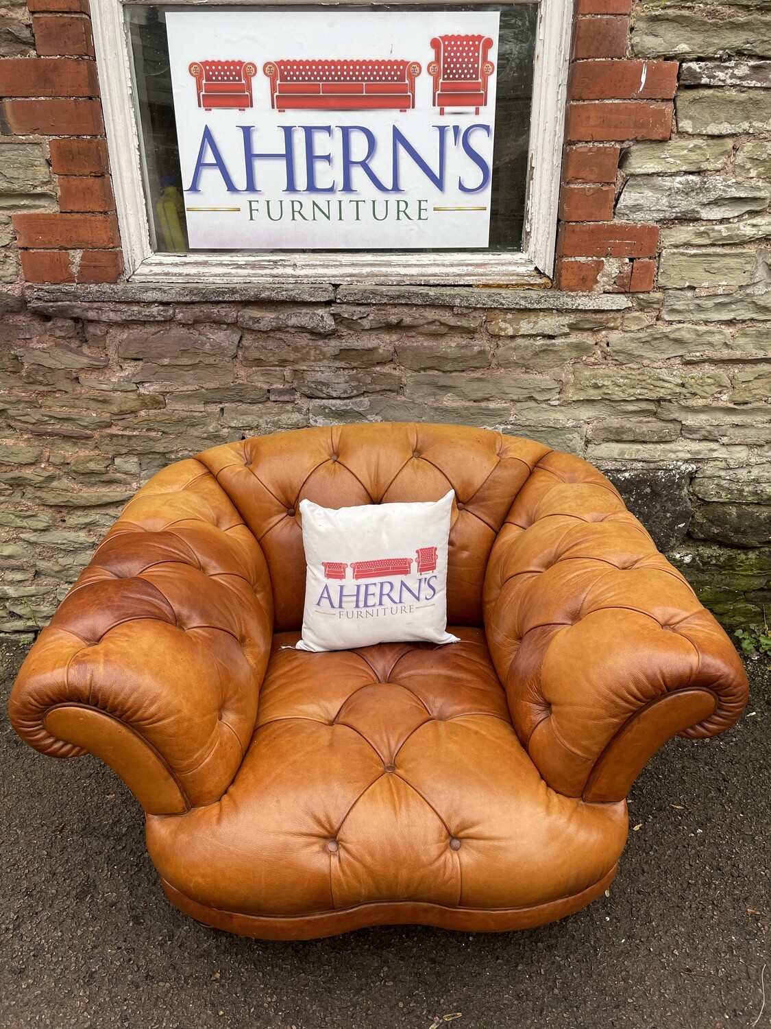 Tetrad oskar chair outlet