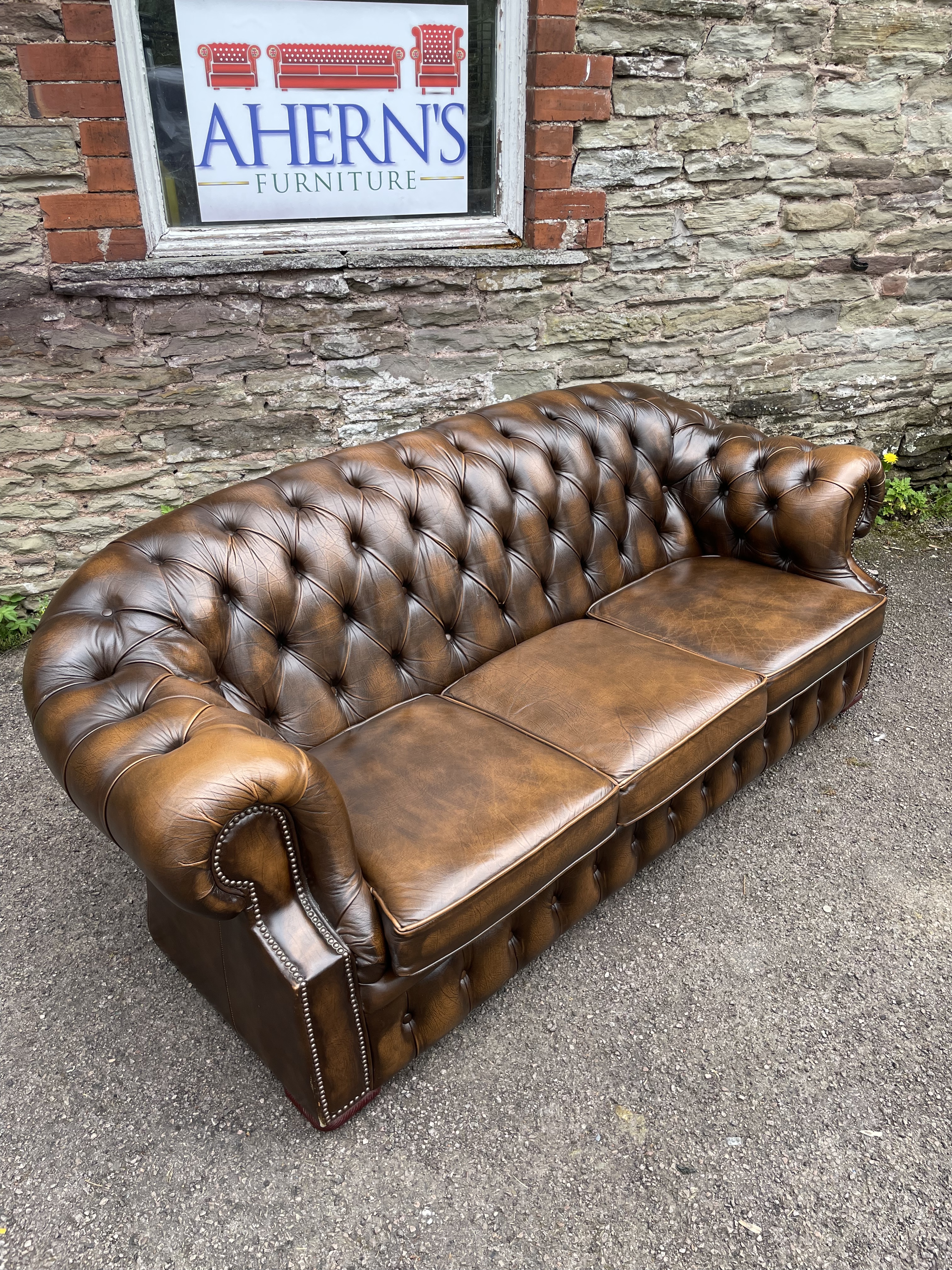 Centurion chesterfield sofa deals