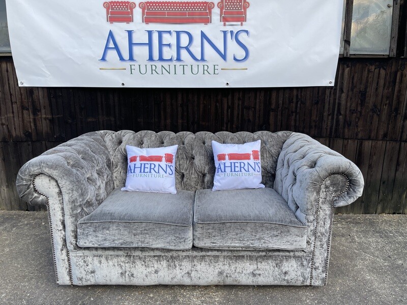 *Silver Crushed Velvet Chesterfield sofa 2 Seater 2 OF 2 FREE DELIVERY 🚚*