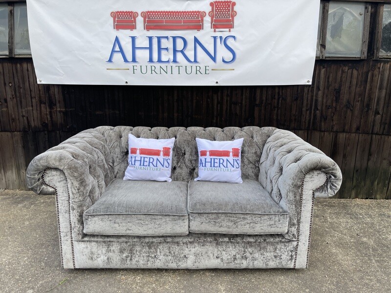 *Silver Crushed Velvet Chesterfield sofa 2 Seater 1 OF 2 FREE DELIVERY ?*
