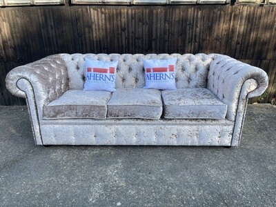 *Silver Crushed Velvet Chesterfield sofa 3 Seater FREE DELIVERY 🚚*