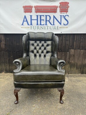 *Green Leather Chesterfield Wing Back Chair 1 of 2 FREE DELIVERY 🚚*