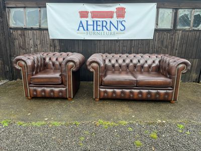 *Antique Brown Chesterfield Sofa and Club chair FREE DELIVERY 🚚 *