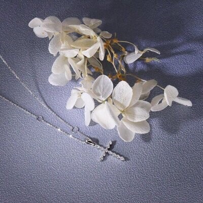 GLISST Classic Cross Diamond Pendant