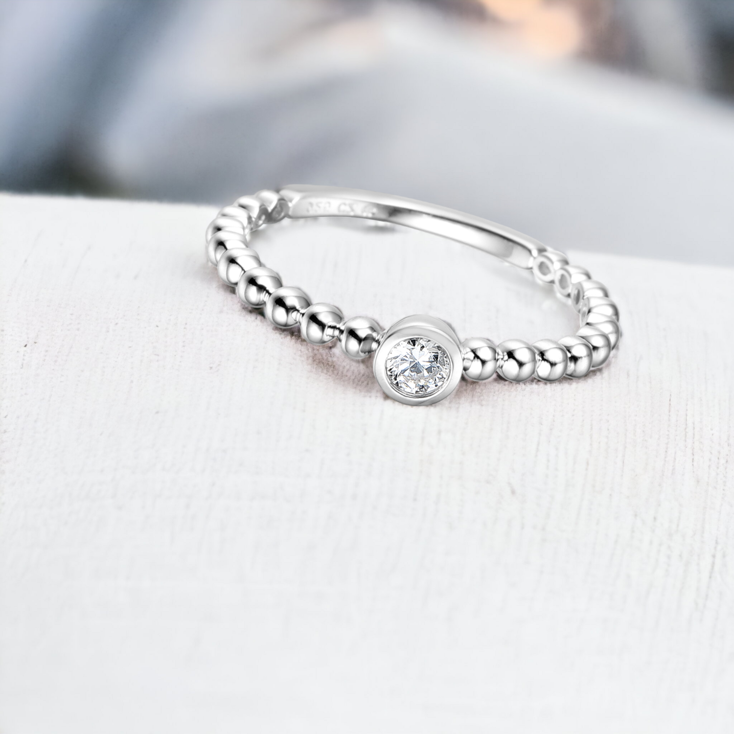 BUBBLE Round Diamond Ring, Metal: 10K, Metal Colour: Yellow Gold