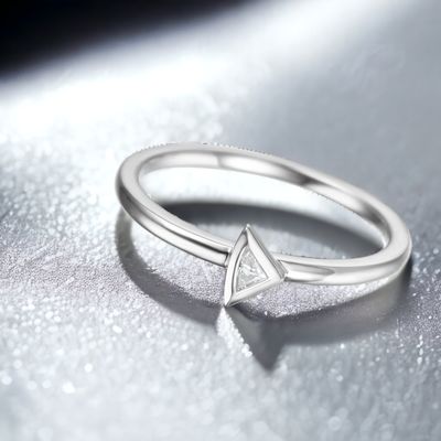 OLANE Trine Diamond Ring