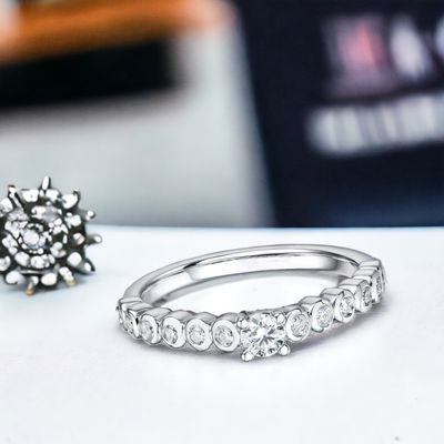 OLANE Cathedral Diamond Ring