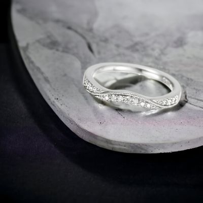 EIDEAN Wavy Diamond Ring
