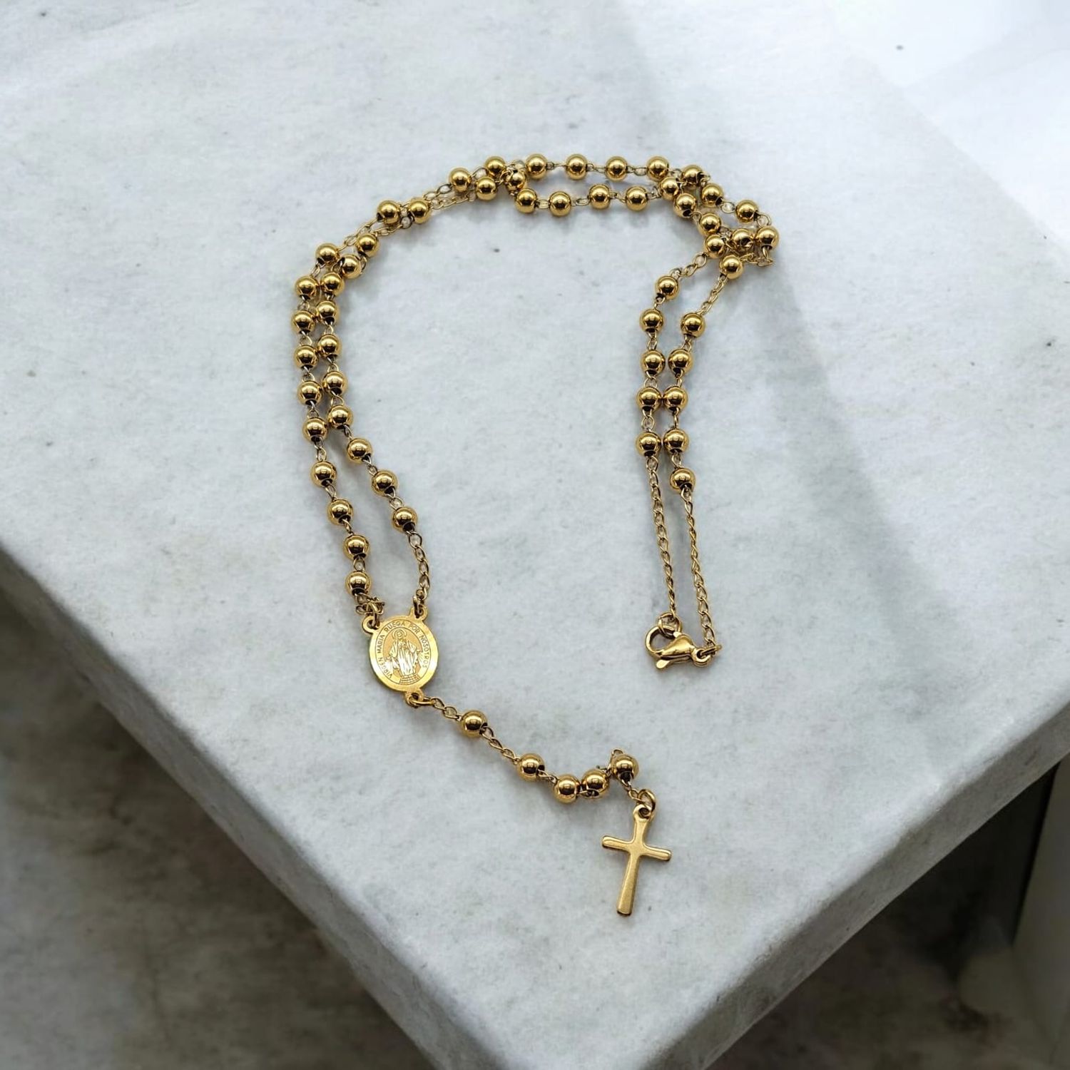 ROSARIO EN ACERO DORADO (30 CMS)