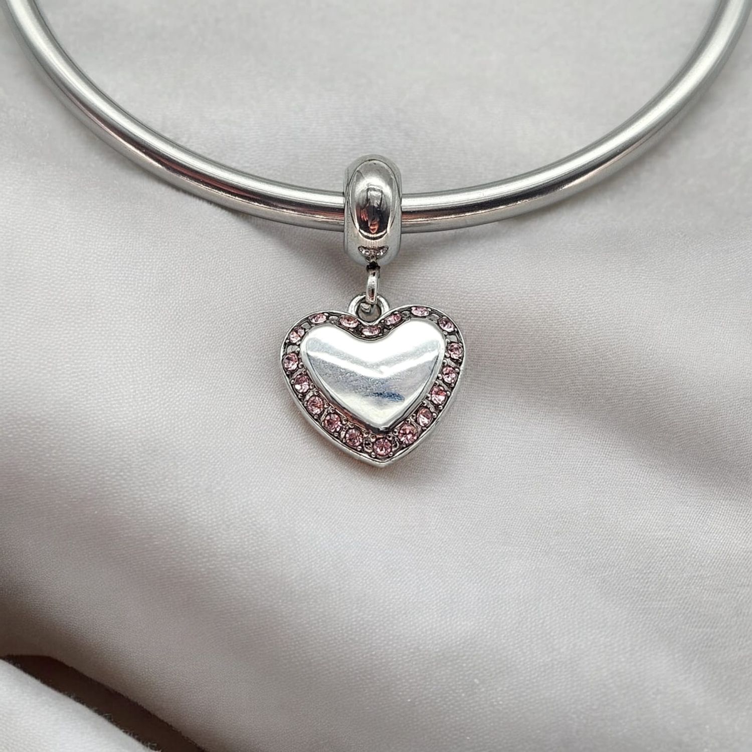 CHARMS CORAZON PIEDRAS ROSADAS