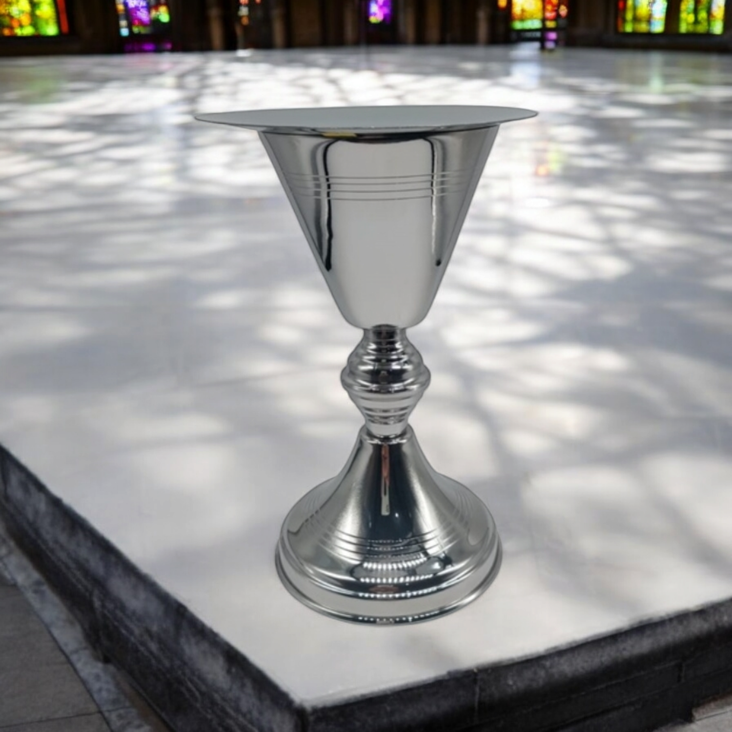 CALIZ EN ACERO EN FORMA DE V