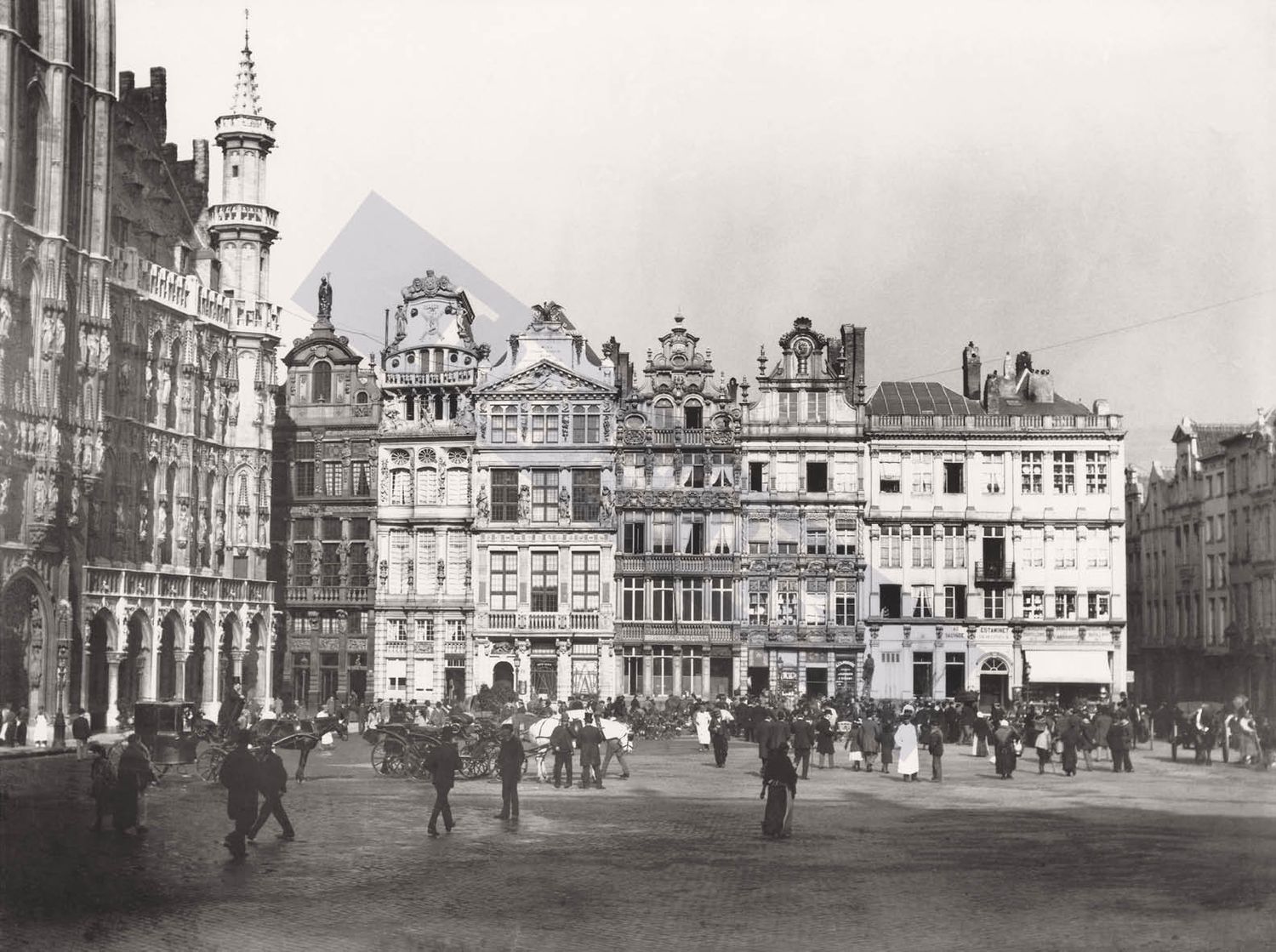 Fin du marché aux fleurs sur la Grand-Place de Bruxelles, 1890 -Le Soir