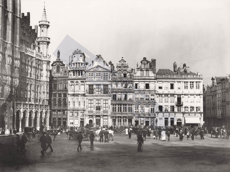 Fin du marché aux fleurs sur la Grand-Place de Bruxelles, 1890 -Le Soir