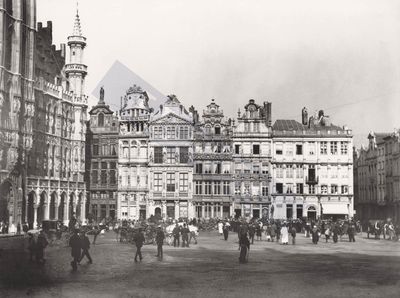 Fin du marché aux fleurs sur la Grand-Place de Bruxelles, 1890 -Le Soir