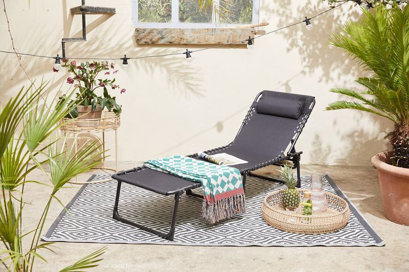 Chaise longue inclinable avec coussin
