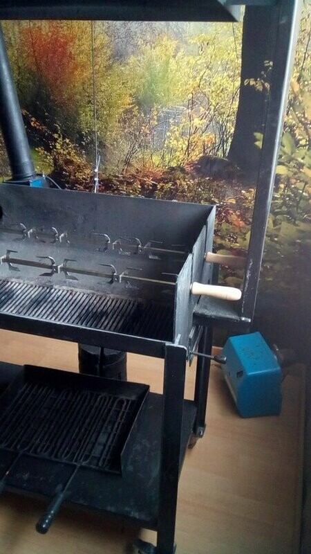 ASADOR DE POLLOS BARBACOA