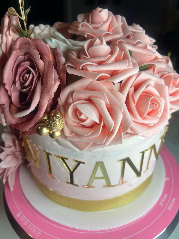 Request a Kouture Kake (2wk Notice Required)