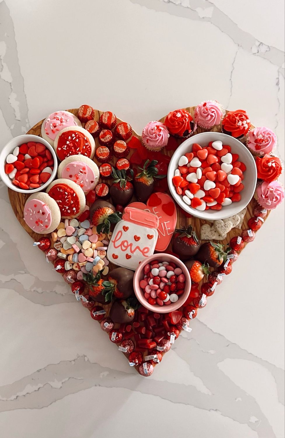 Kouture Heart -Dessert charcuterie Box